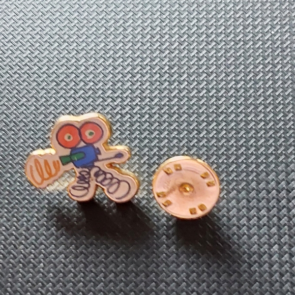 Very Rare enamel pins (2) movie camera on tripod - Picture 4 of 10